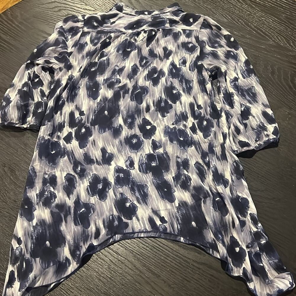 Quintessential Blue Patterned Flowy Blouse Size M… - image 4